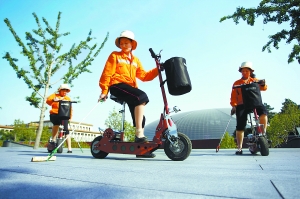 北京最小環(huán)衛(wèi)車(chē)長(zhǎng)安街上崗