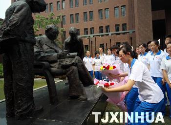 天津學子悼念錢偉長先生