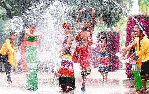 太原上演潑水大戰