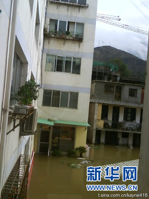 中國網(wǎng)事：中國網(wǎng)民用鍵盤傳遞愛與力量