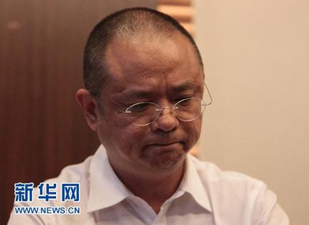 伊春飛機(jī)失事新聞通氣會(huì) 河南航空高管鞠躬道歉