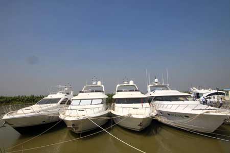 亞洲主流媒體代表團參觀珠海太陽鳥游艇制造廠