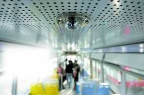 成都防火公交上路 10個噴淋頭遍布車頂60秒滅火