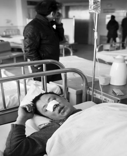 成都大霧137車追尾 司機質疑為何不關高速(圖)