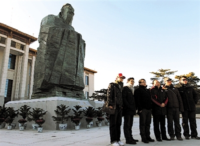 9.5米高“孔子”像落戶國(guó)家博物館北廣場(chǎng)(圖)