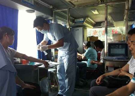 郭明義微博發獻血倡議 全國網友紛紛“力挺”