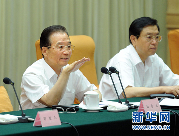 溫家寶:任內(nèi)基本實現(xiàn)城鎮(zhèn)居民社會養(yǎng)老保險和新農(nóng)保全覆蓋