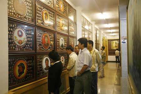 珍藏百萬的毛主席像章紀念館成為黨史教育基地