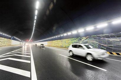 銘記歷史時(shí)刻:膠州灣橋隧通車