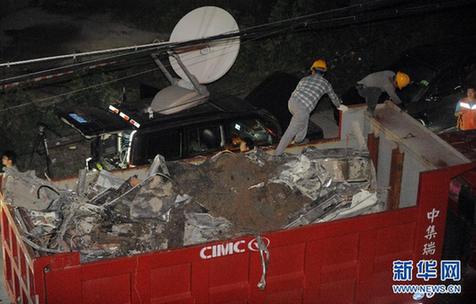 “7·23”甬溫線特大事故車輛開始進行現場破拆