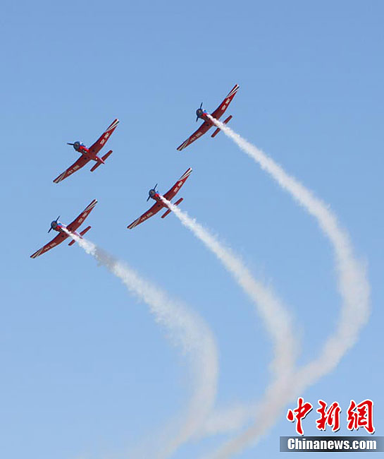 長(zhǎng)春首屆航空展中國(guó)三支飛行表演隊(duì)齊亮相