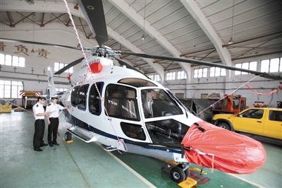 “達(dá)沃斯”專用直升機(jī)飛抵大連