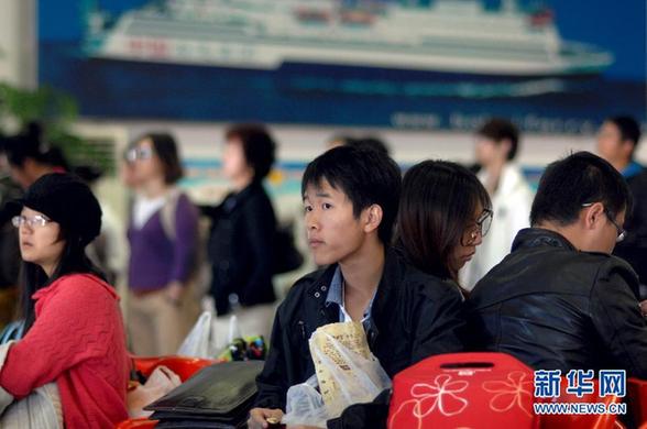 國慶長假將結束 各地迎來返程客流高峰