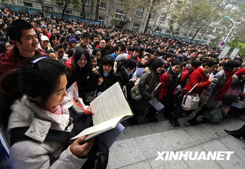 國(guó)家公務(wù)員局負(fù)責(zé)人解析2012年度公務(wù)員考試