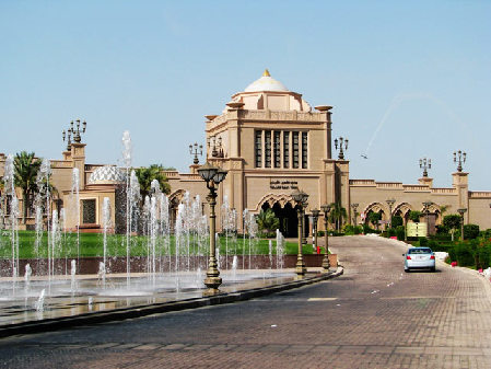 金碧輝煌！40噸黃金打造的八星級(jí)酒店