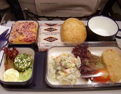 飛機上也有美食！看看各航空公司飛機餐