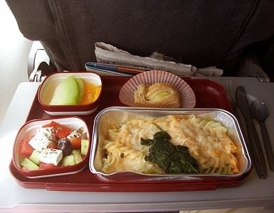 飛機上也有美食！看看各航空公司飛機餐