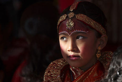 揭秘尼泊爾少女奇異的“果實婚禮”