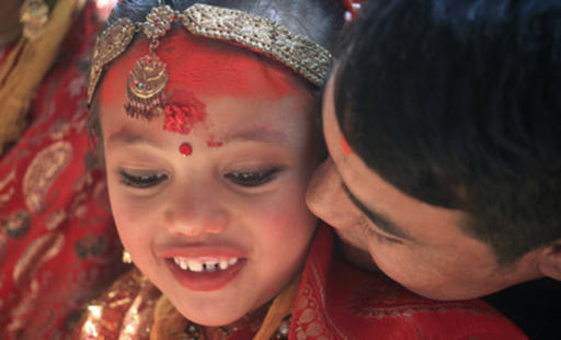 揭秘尼泊爾少女奇異的“果實婚禮”