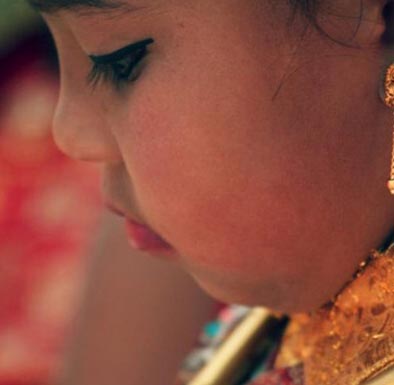 揭秘尼泊爾少女奇異的“果實婚禮”