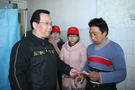 愛灑濟(jì)源 志愿者救助最美的彩霞