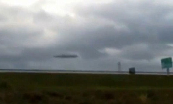 “UFO”降臨美國工業園視頻爆紅 網友質疑