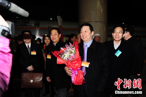 首批參加全國(guó)政協(xié)十一屆五次會(huì)議的京外委員抵京