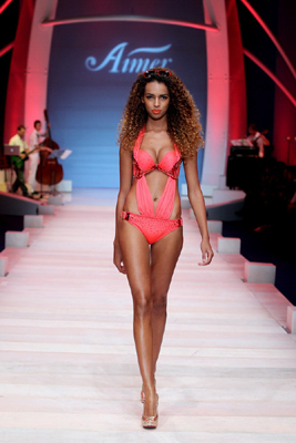 “游輪上的時尚盛宴”−愛慕2012泳裝發布