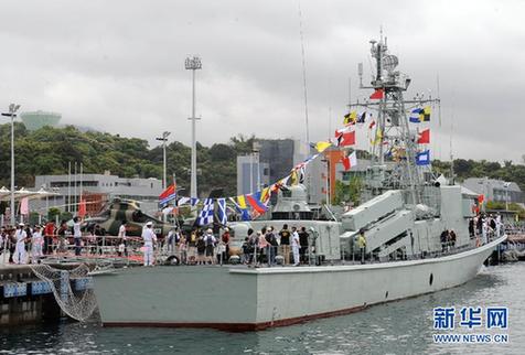 駐港部隊(duì)開放軍營與市民共慶“五一”