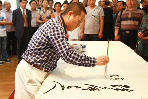 李斌權(quán)“音樂書法”個人展在北京云峰畫苑炫彩開幕