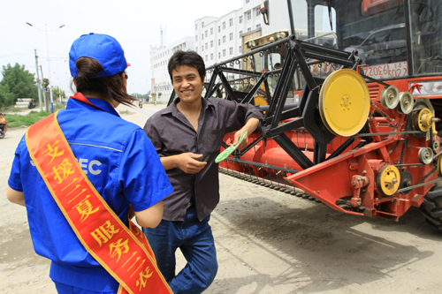 中石化信陽分公司多項增值服務保“三夏”
