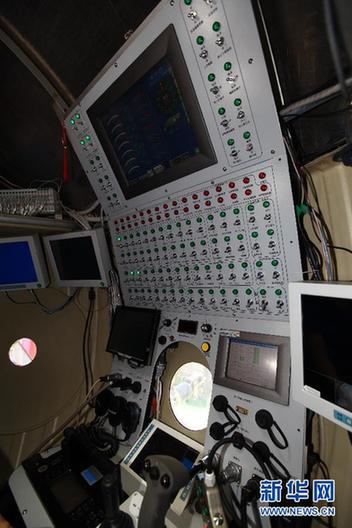 “蛟龍”號做好下潛準(zhǔn)備