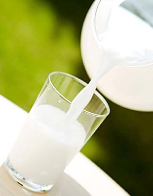 四類人夏天不要喝牛奶