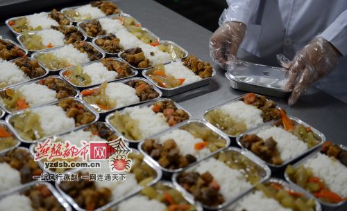 記者全程跟蹤三萬(wàn)英尺上航空餐制作流程