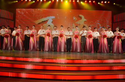 王健林出席寧德萬達嘉華酒店開業