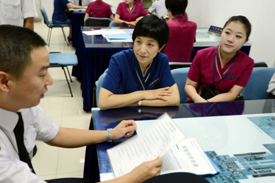 首對“母女空姐”母親正式退役 年滿50歲