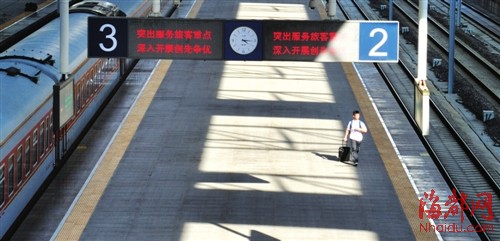 臨近開學(xué)福州外來工子女離開父母返鄉(xiāng)