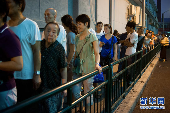 千余人排長龍 協(xié)和掛號再出新規(guī)