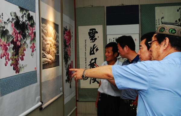 河南潢川：楊婷珍藏書畫攝影作品展在家鄉開展