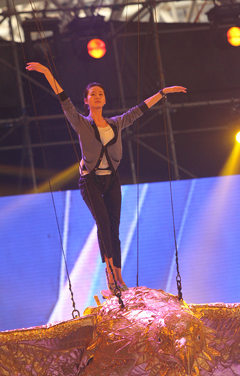 劉詩(shī)詩(shī)、孫楊昨日帶妝彩排 期待今晚金鷹節(jié)開幕