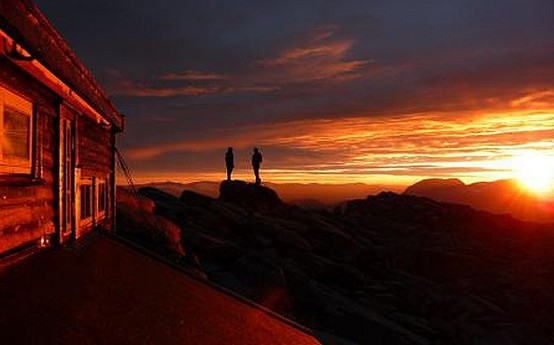 組圖:世界上十大最遙遠(yuǎn)賓館 潛水才能到達(dá)