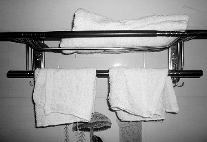 ?？冢壕频攴块g衛生用品涉“三無”？