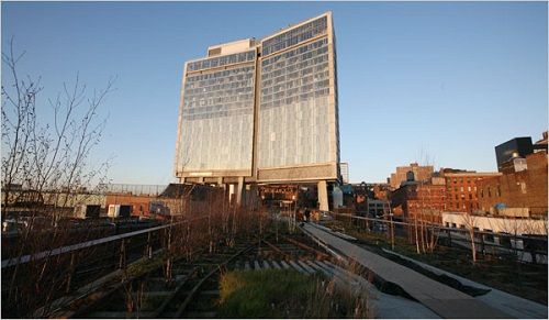 國(guó)外酒店裝透明玻璃 客人如廁路人一覽無(wú)余(圖)