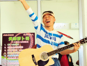 《天津衛(wèi)style》爆紅網(wǎng)絡 “蘿卜哥”唱出幽默生活