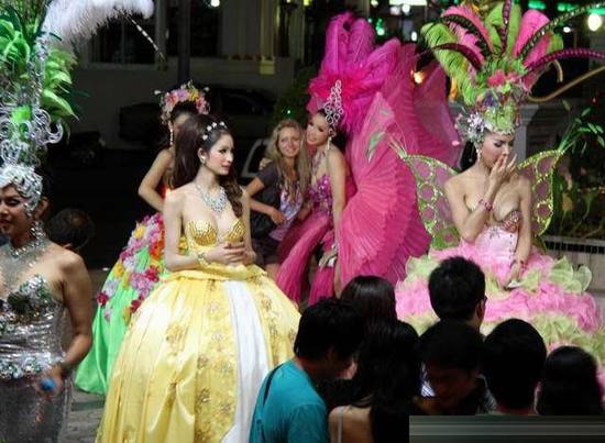 實拍：《泰囧》里的電梯美女真是人妖