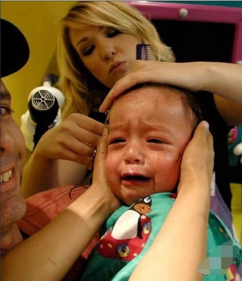 又囧又萌！寶寶理發好傷心