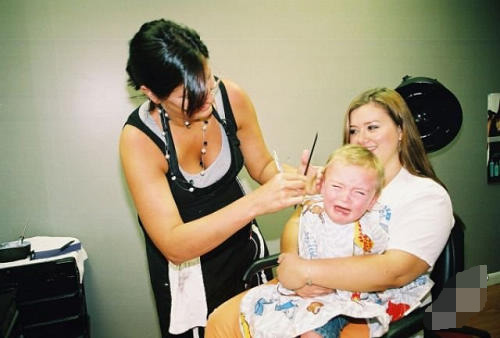 又囧又萌！寶寶理發好傷心