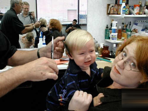 又囧又萌！寶寶理發好傷心