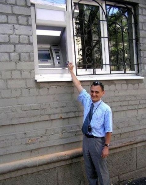 看看ATM機(jī)前的囧人囧事