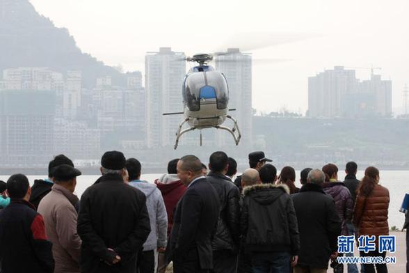 重慶一房地產商邀購房者乘坐直升機看房